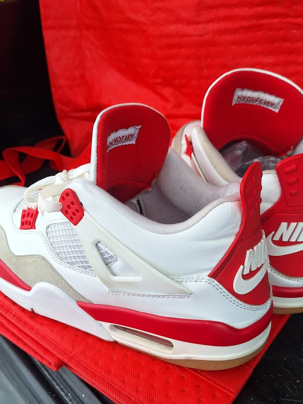 Nike SB Retro Jordan 4 SP 'Varsity Red' Friends & Family DR5415-106 Size 13 RARE